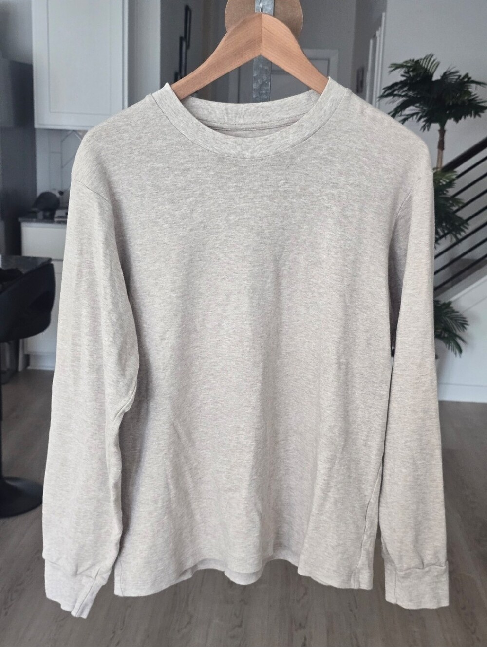 Uniqlo Gray Long Sleeve Crew Neck T Shirt Size M Cotton Minimalist Basic Casual